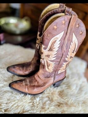 Idyllwind Vice Distressed leather cowboy boots w/ phoenix & stars designs, SZ 7